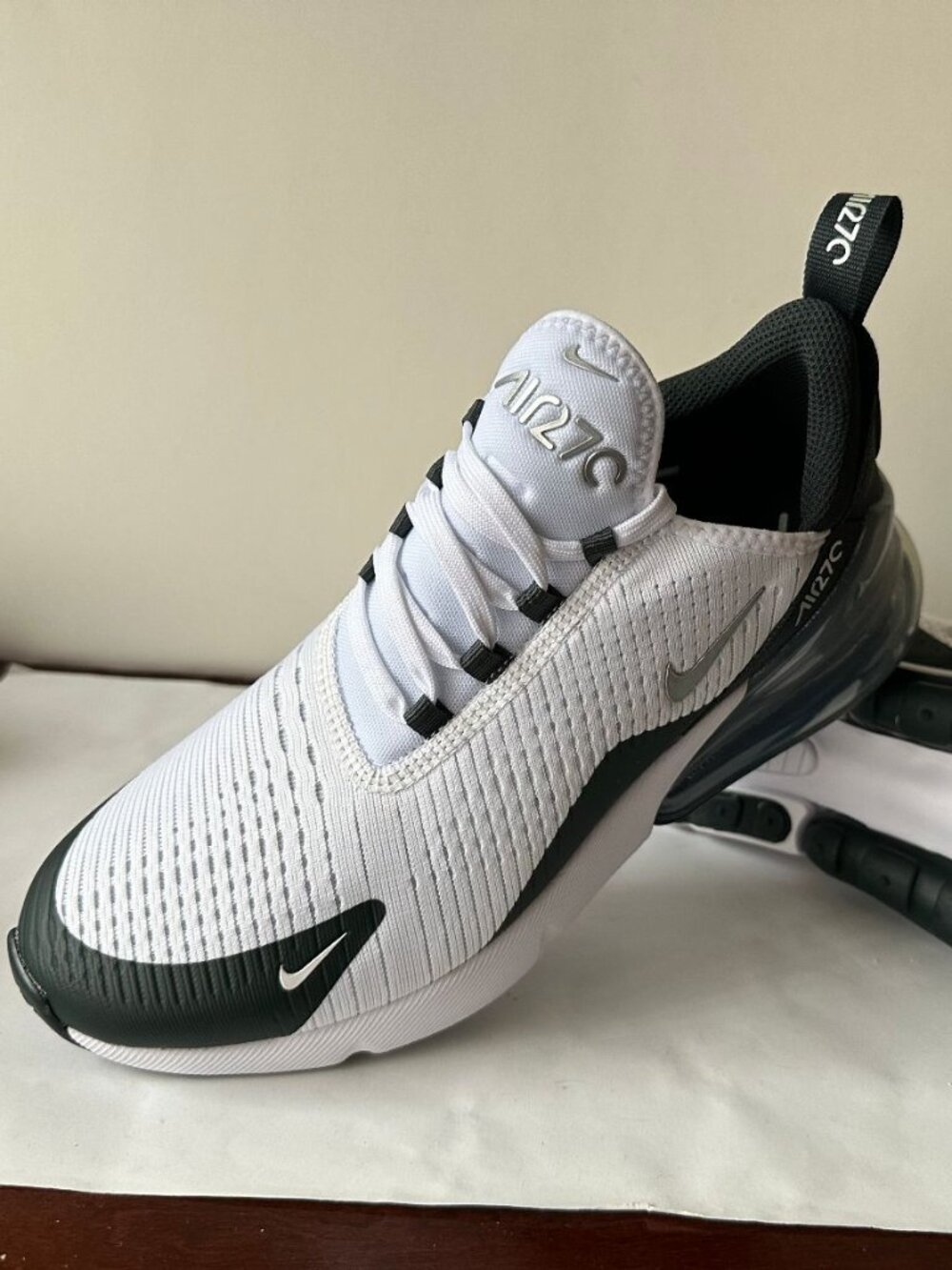 Nike Air Max 270 Women's White/Black Running Sneakers Size 9
